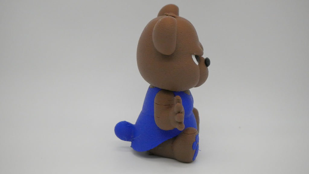 🐻💜💙💛 Bärta – Die Grumpy‑Queen im Kleid