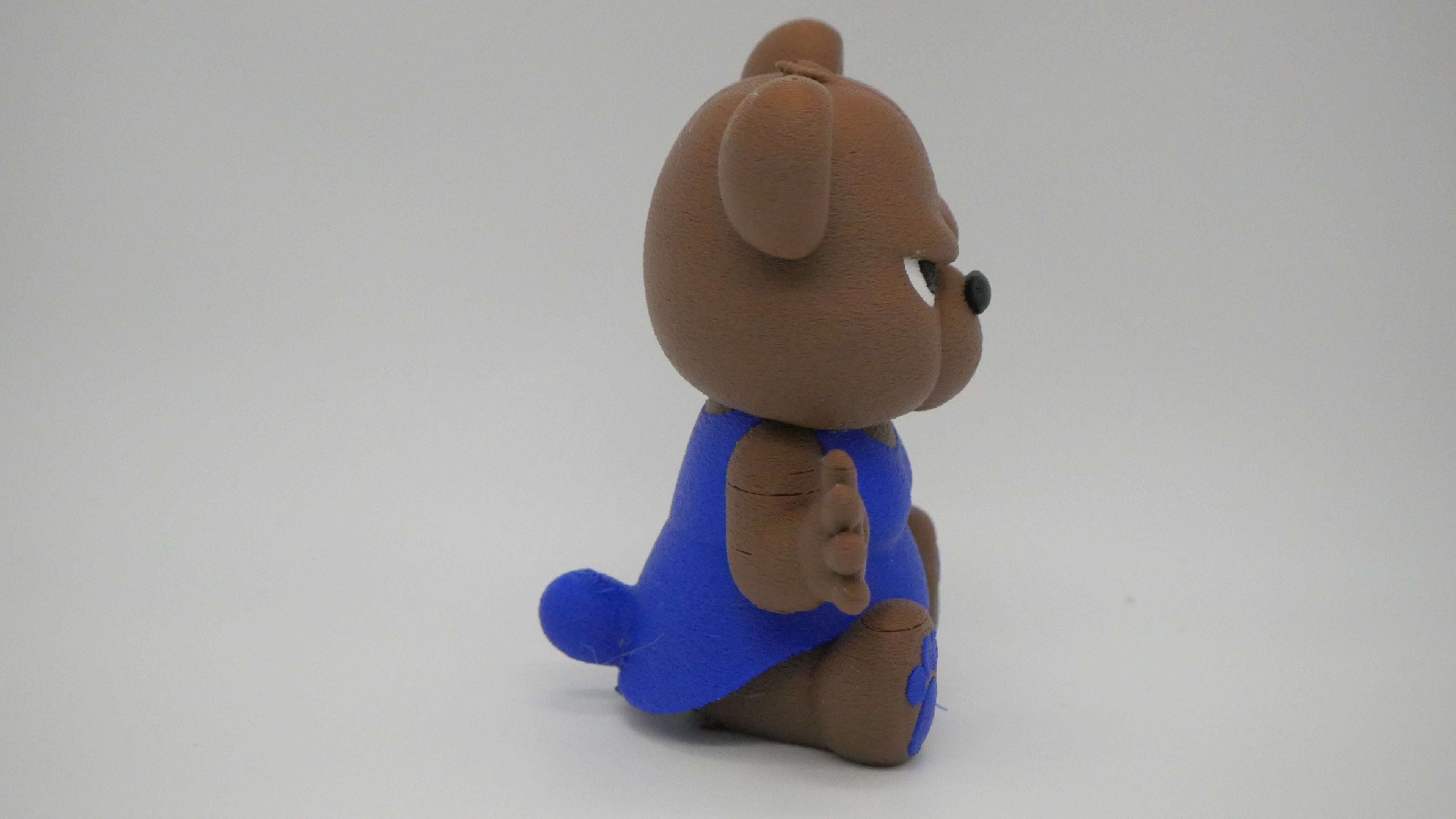 🐻💜💙💛 Bärta – Die Grumpy‑Queen im Kleid