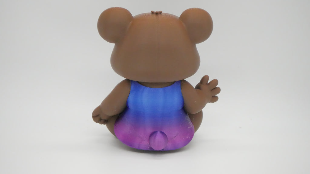 🐻💜💙💛 Bärta – Die Grumpy‑Queen im Kleid