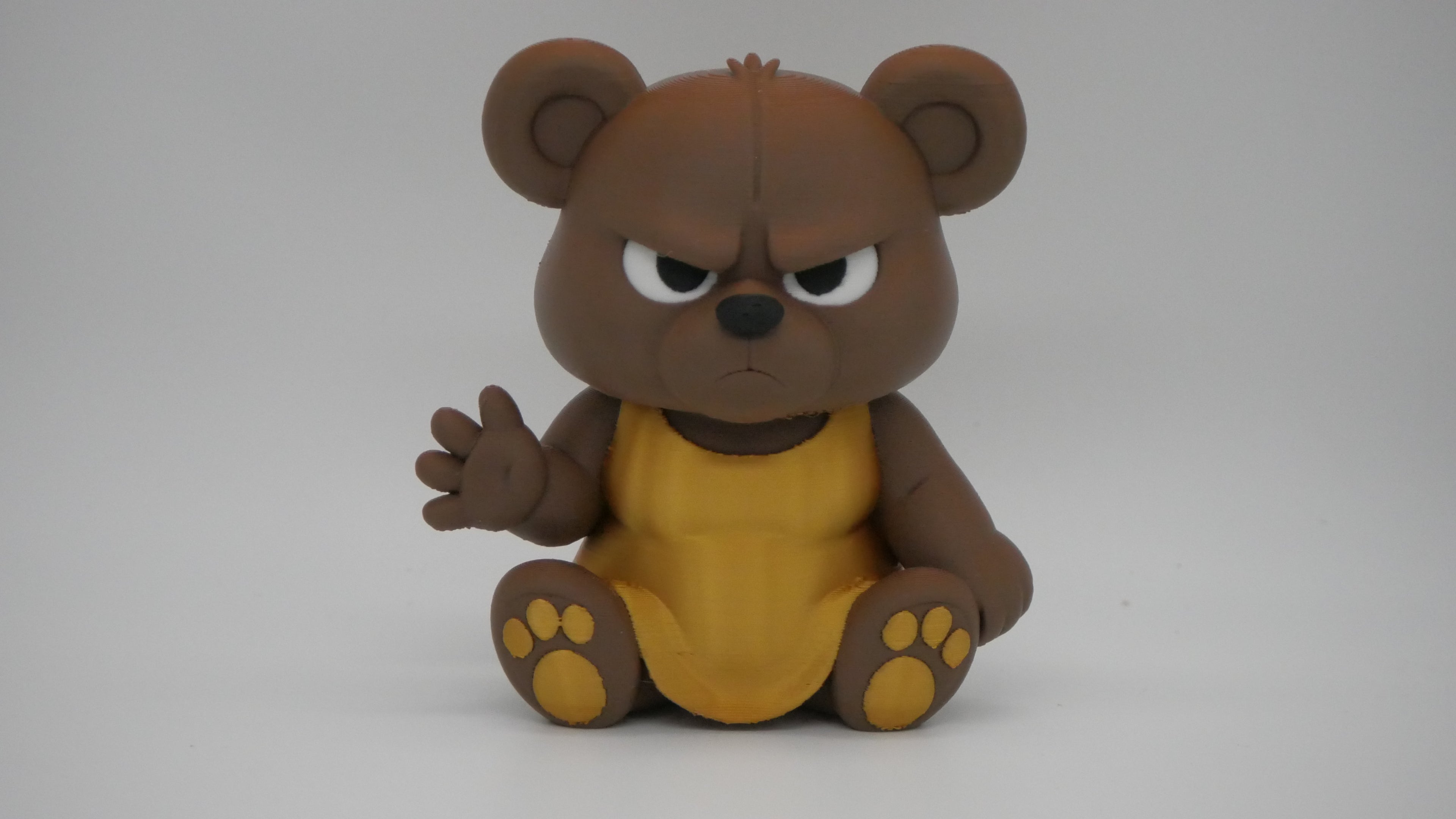 🐻💜💙💛 Bärta – Die Grumpy‑Queen im Kleid