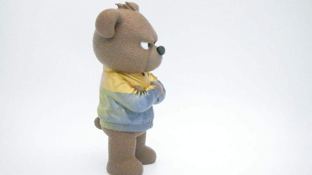 🐻🧥💢 Umbärto – Der grummelige Türsteher‑Bär