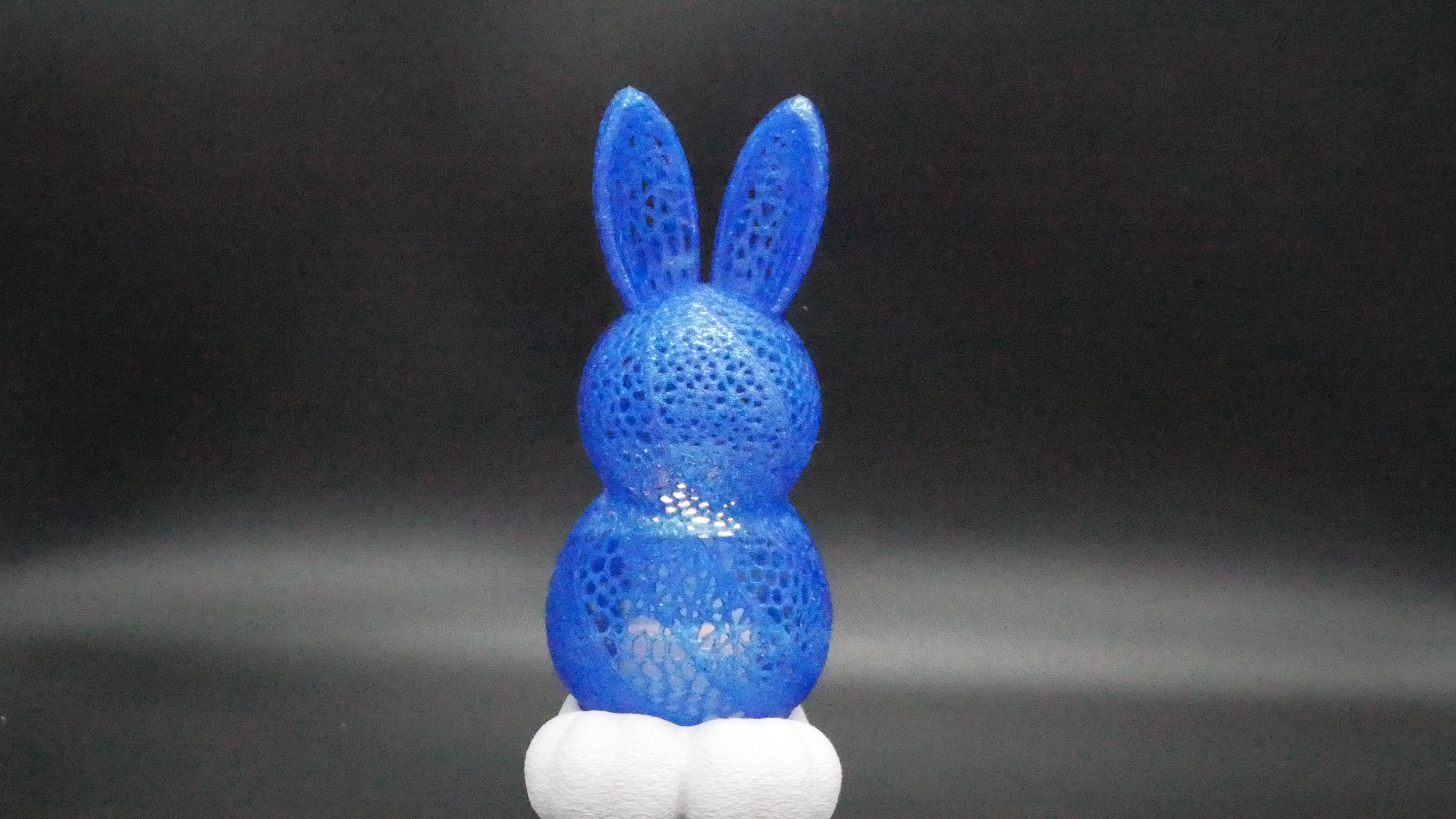 Osterhase Leuchtender Saphir