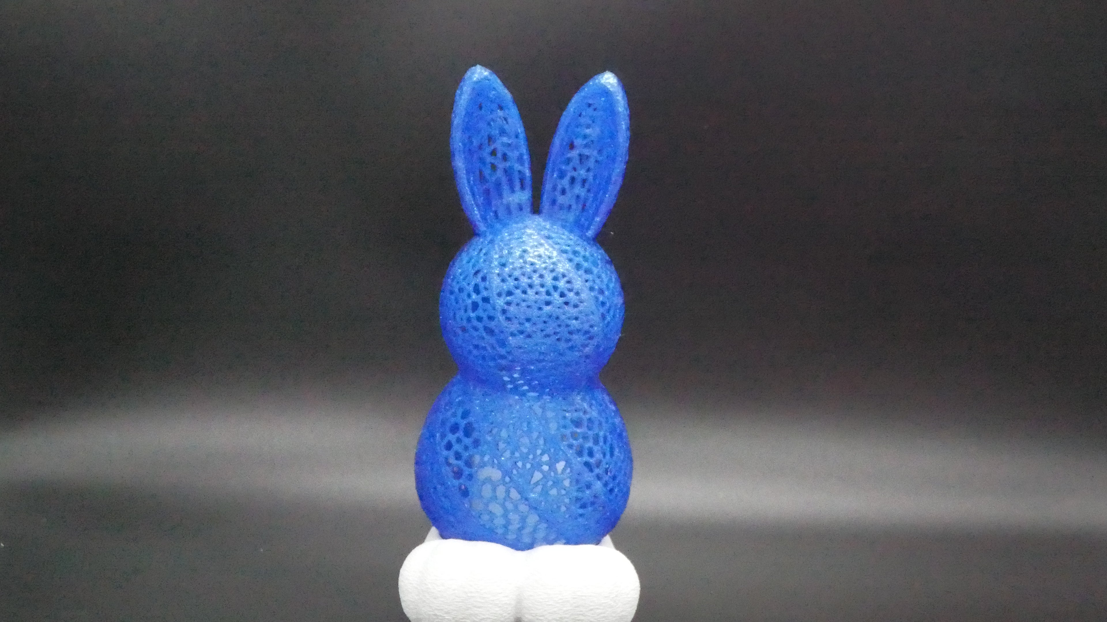 Osterhase Leuchtender Saphir